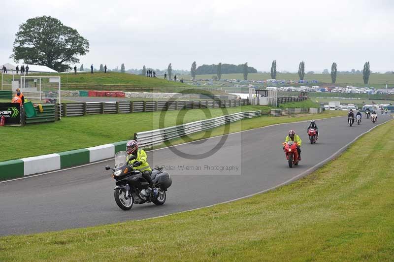 Mallory park Leicestershire;Mallory park photographs;Motorcycle action photographs;classic bikes;event digital images;eventdigitalimages;mallory park;no limits trackday;peter wileman photography;vintage bikes;vintage motorcycles;vmcc festival 1000 bikes