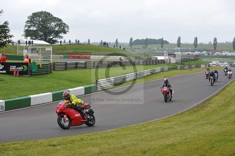 Mallory park Leicestershire;Mallory park photographs;Motorcycle action photographs;classic bikes;event digital images;eventdigitalimages;mallory park;no limits trackday;peter wileman photography;vintage bikes;vintage motorcycles;vmcc festival 1000 bikes