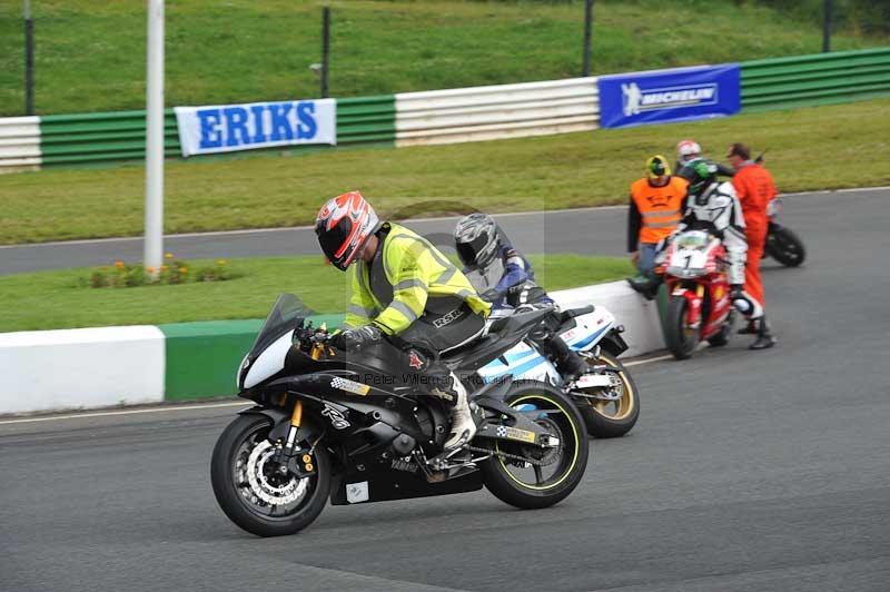 Mallory park Leicestershire;Mallory park photographs;Motorcycle action photographs;classic bikes;event digital images;eventdigitalimages;mallory park;no limits trackday;peter wileman photography;vintage bikes;vintage motorcycles;vmcc festival 1000 bikes