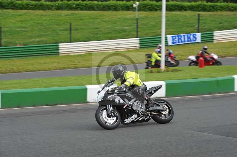 Mallory park Leicestershire;Mallory park photographs;Motorcycle action photographs;classic bikes;event digital images;eventdigitalimages;mallory park;no limits trackday;peter wileman photography;vintage bikes;vintage motorcycles;vmcc festival 1000 bikes