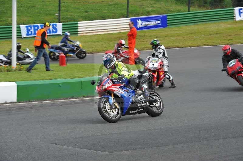 Mallory park Leicestershire;Mallory park photographs;Motorcycle action photographs;classic bikes;event digital images;eventdigitalimages;mallory park;no limits trackday;peter wileman photography;vintage bikes;vintage motorcycles;vmcc festival 1000 bikes