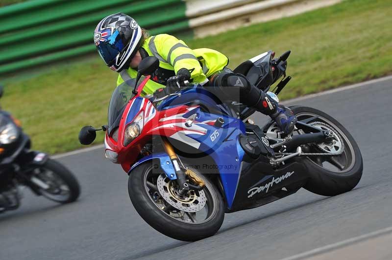 Mallory park Leicestershire;Mallory park photographs;Motorcycle action photographs;classic bikes;event digital images;eventdigitalimages;mallory park;no limits trackday;peter wileman photography;vintage bikes;vintage motorcycles;vmcc festival 1000 bikes