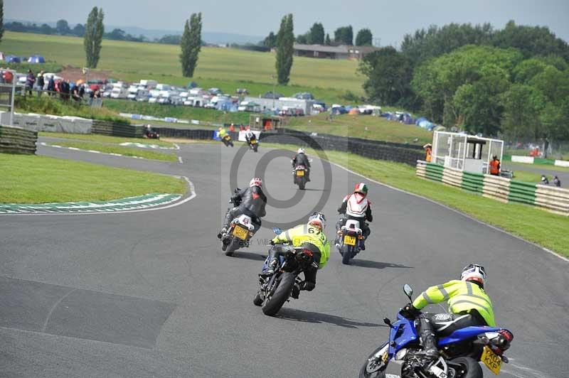 Mallory park Leicestershire;Mallory park photographs;Motorcycle action photographs;classic bikes;event digital images;eventdigitalimages;mallory park;no limits trackday;peter wileman photography;vintage bikes;vintage motorcycles;vmcc festival 1000 bikes