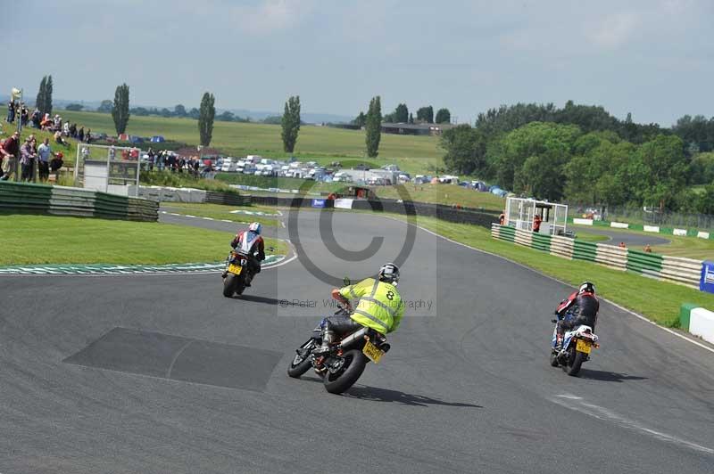 Mallory park Leicestershire;Mallory park photographs;Motorcycle action photographs;classic bikes;event digital images;eventdigitalimages;mallory park;no limits trackday;peter wileman photography;vintage bikes;vintage motorcycles;vmcc festival 1000 bikes
