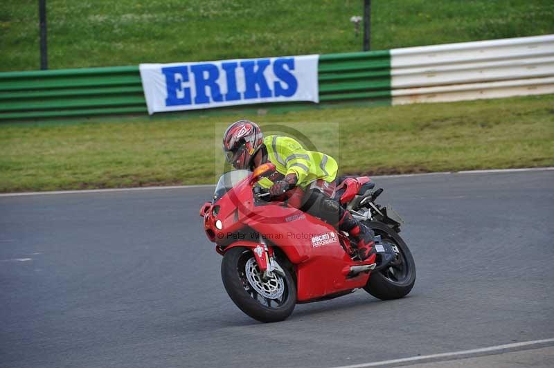 Mallory park Leicestershire;Mallory park photographs;Motorcycle action photographs;classic bikes;event digital images;eventdigitalimages;mallory park;no limits trackday;peter wileman photography;vintage bikes;vintage motorcycles;vmcc festival 1000 bikes