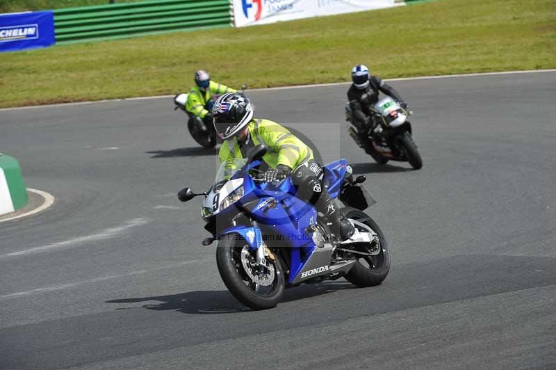 Mallory park Leicestershire;Mallory park photographs;Motorcycle action photographs;classic bikes;event digital images;eventdigitalimages;mallory park;no limits trackday;peter wileman photography;vintage bikes;vintage motorcycles;vmcc festival 1000 bikes