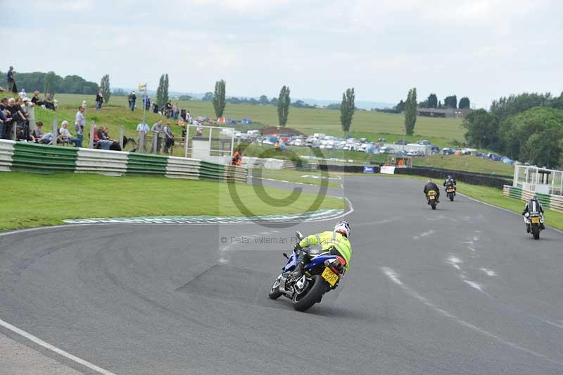 Mallory park Leicestershire;Mallory park photographs;Motorcycle action photographs;classic bikes;event digital images;eventdigitalimages;mallory park;no limits trackday;peter wileman photography;vintage bikes;vintage motorcycles;vmcc festival 1000 bikes