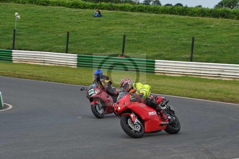 Mallory park Leicestershire;Mallory park photographs;Motorcycle action photographs;classic bikes;event digital images;eventdigitalimages;mallory park;no limits trackday;peter wileman photography;vintage bikes;vintage motorcycles;vmcc festival 1000 bikes