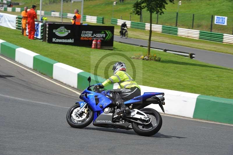 Mallory park Leicestershire;Mallory park photographs;Motorcycle action photographs;classic bikes;event digital images;eventdigitalimages;mallory park;no limits trackday;peter wileman photography;vintage bikes;vintage motorcycles;vmcc festival 1000 bikes