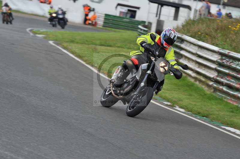 Mallory park Leicestershire;Mallory park photographs;Motorcycle action photographs;classic bikes;event digital images;eventdigitalimages;mallory park;no limits trackday;peter wileman photography;vintage bikes;vintage motorcycles;vmcc festival 1000 bikes