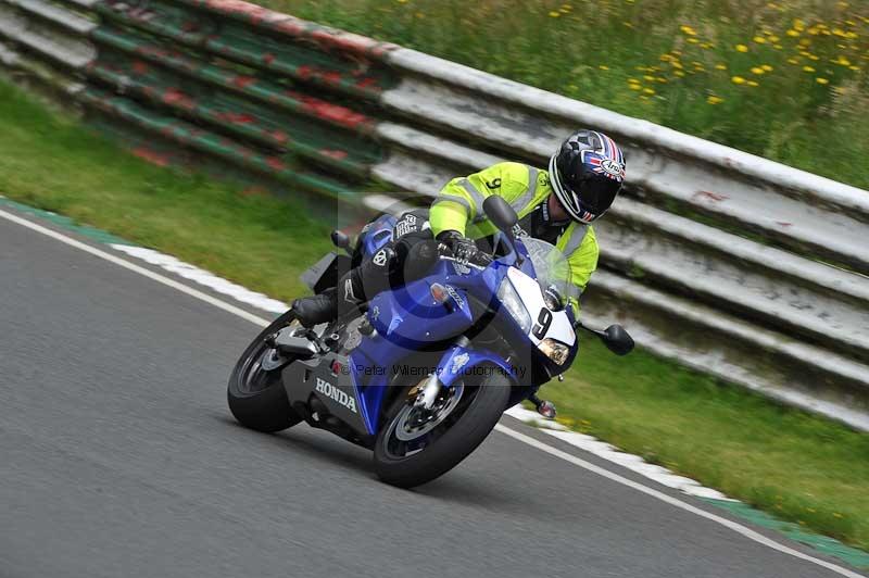 Mallory park Leicestershire;Mallory park photographs;Motorcycle action photographs;classic bikes;event digital images;eventdigitalimages;mallory park;no limits trackday;peter wileman photography;vintage bikes;vintage motorcycles;vmcc festival 1000 bikes