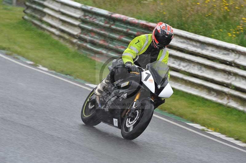 Mallory park Leicestershire;Mallory park photographs;Motorcycle action photographs;classic bikes;event digital images;eventdigitalimages;mallory park;no limits trackday;peter wileman photography;vintage bikes;vintage motorcycles;vmcc festival 1000 bikes