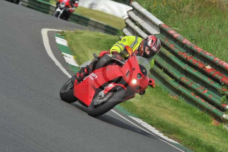 Mallory park Leicestershire;Mallory park photographs;Motorcycle action photographs;classic bikes;event digital images;eventdigitalimages;mallory park;no limits trackday;peter wileman photography;vintage bikes;vintage motorcycles;vmcc festival 1000 bikes