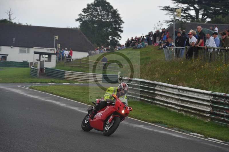 Mallory park Leicestershire;Mallory park photographs;Motorcycle action photographs;classic bikes;event digital images;eventdigitalimages;mallory park;no limits trackday;peter wileman photography;vintage bikes;vintage motorcycles;vmcc festival 1000 bikes