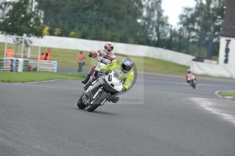 Mallory park Leicestershire;Mallory park photographs;Motorcycle action photographs;classic bikes;event digital images;eventdigitalimages;mallory park;no limits trackday;peter wileman photography;vintage bikes;vintage motorcycles;vmcc festival 1000 bikes