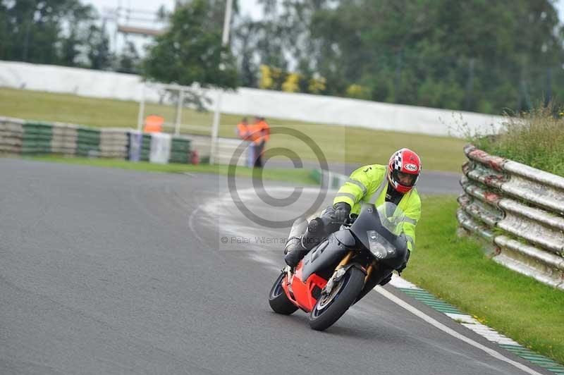 Mallory park Leicestershire;Mallory park photographs;Motorcycle action photographs;classic bikes;event digital images;eventdigitalimages;mallory park;no limits trackday;peter wileman photography;vintage bikes;vintage motorcycles;vmcc festival 1000 bikes