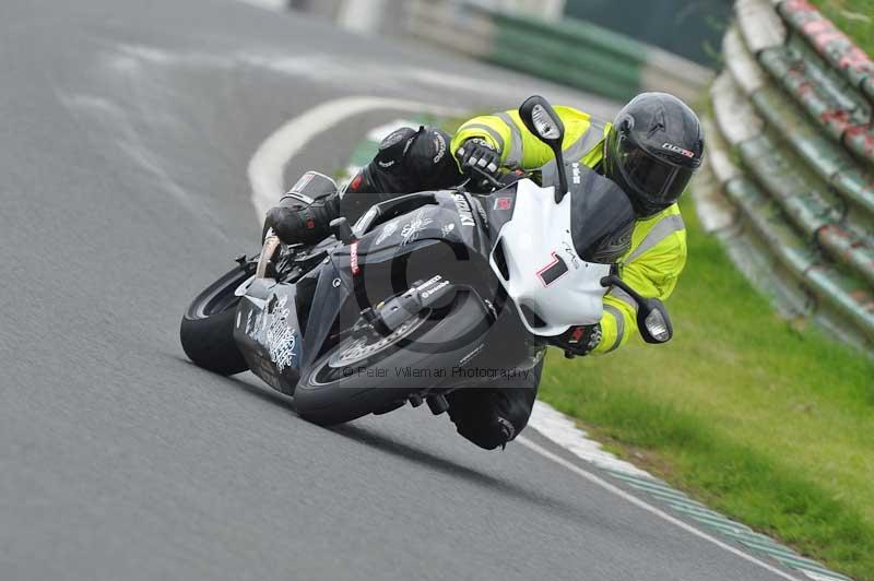 Mallory park Leicestershire;Mallory park photographs;Motorcycle action photographs;classic bikes;event digital images;eventdigitalimages;mallory park;no limits trackday;peter wileman photography;vintage bikes;vintage motorcycles;vmcc festival 1000 bikes