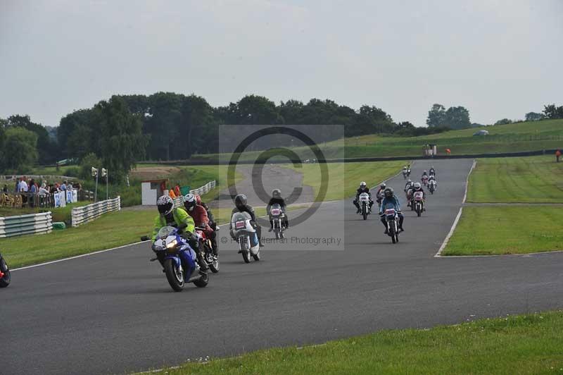 Mallory park Leicestershire;Mallory park photographs;Motorcycle action photographs;classic bikes;event digital images;eventdigitalimages;mallory park;no limits trackday;peter wileman photography;vintage bikes;vintage motorcycles;vmcc festival 1000 bikes