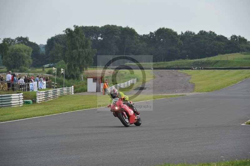 Mallory park Leicestershire;Mallory park photographs;Motorcycle action photographs;classic bikes;event digital images;eventdigitalimages;mallory park;no limits trackday;peter wileman photography;vintage bikes;vintage motorcycles;vmcc festival 1000 bikes