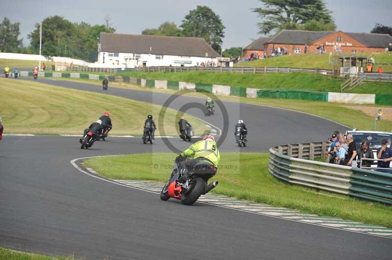Mallory park Leicestershire;Mallory park photographs;Motorcycle action photographs;classic bikes;event digital images;eventdigitalimages;mallory park;no limits trackday;peter wileman photography;vintage bikes;vintage motorcycles;vmcc festival 1000 bikes