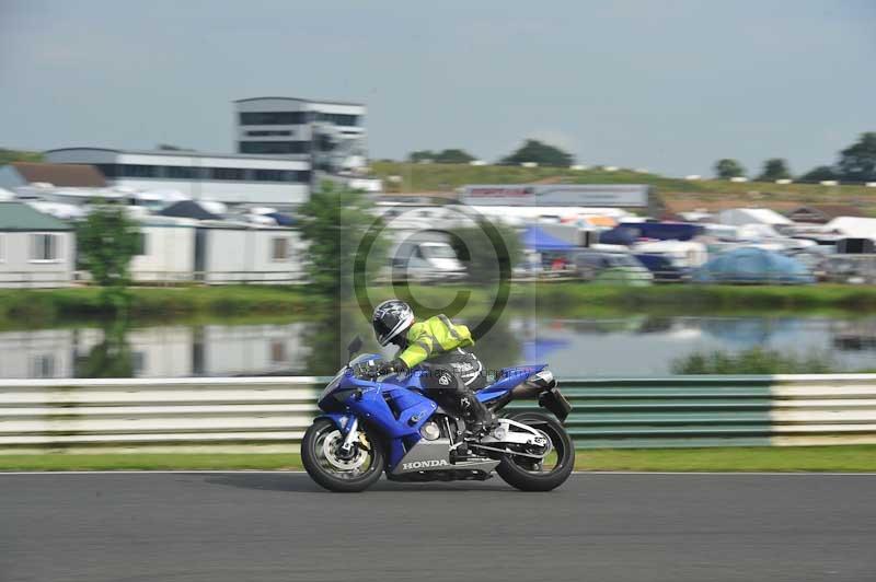 Mallory park Leicestershire;Mallory park photographs;Motorcycle action photographs;classic bikes;event digital images;eventdigitalimages;mallory park;no limits trackday;peter wileman photography;vintage bikes;vintage motorcycles;vmcc festival 1000 bikes