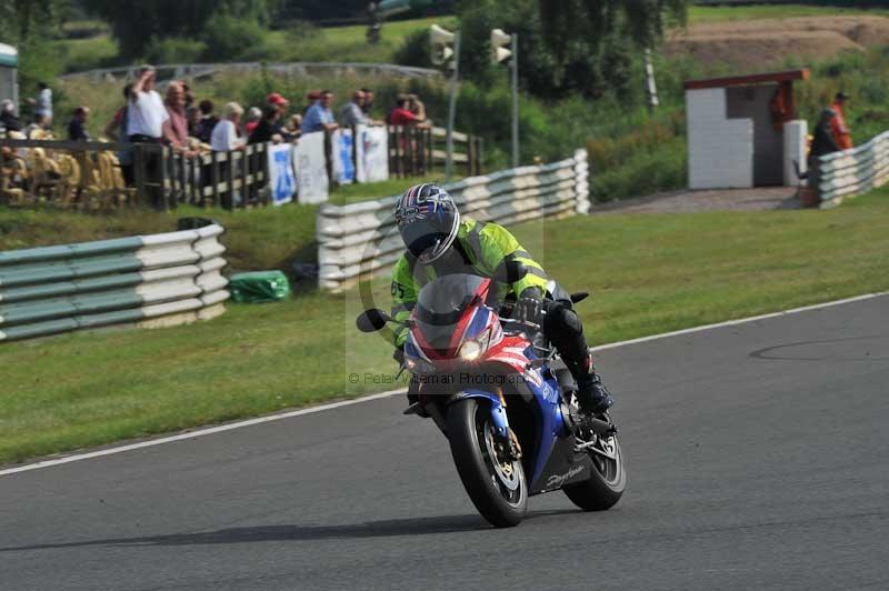 Mallory park Leicestershire;Mallory park photographs;Motorcycle action photographs;classic bikes;event digital images;eventdigitalimages;mallory park;no limits trackday;peter wileman photography;vintage bikes;vintage motorcycles;vmcc festival 1000 bikes
