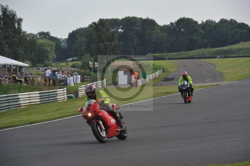 Mallory park Leicestershire;Mallory park photographs;Motorcycle action photographs;classic bikes;event digital images;eventdigitalimages;mallory park;no limits trackday;peter wileman photography;vintage bikes;vintage motorcycles;vmcc festival 1000 bikes