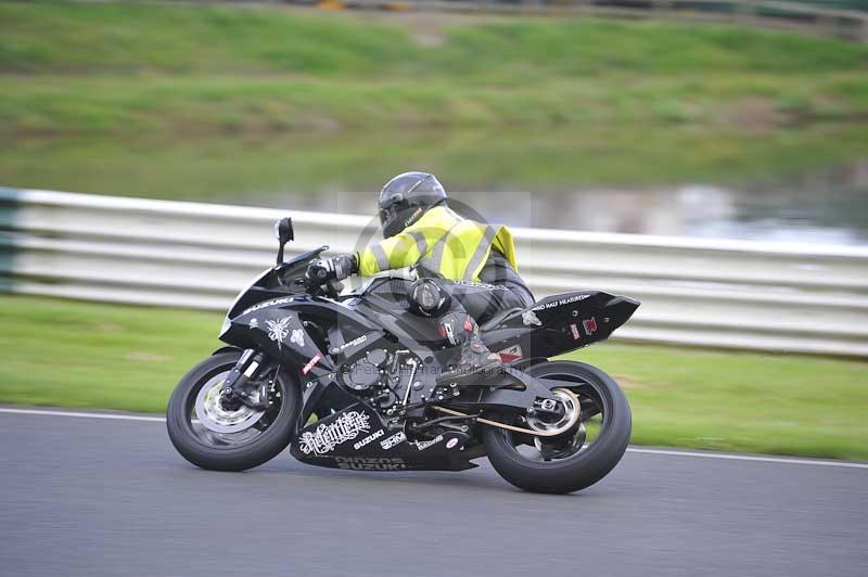 Mallory park Leicestershire;Mallory park photographs;Motorcycle action photographs;classic bikes;event digital images;eventdigitalimages;mallory park;no limits trackday;peter wileman photography;vintage bikes;vintage motorcycles;vmcc festival 1000 bikes