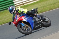 Mallory-park-Leicestershire;Mallory-park-photographs;Motorcycle-action-photographs;classic-bikes;event-digital-images;eventdigitalimages;mallory-park;no-limits-trackday;peter-wileman-photography;vintage-bikes;vintage-motorcycles;vmcc-festival-1000-bikes