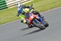 Mallory-park-Leicestershire;Mallory-park-photographs;Motorcycle-action-photographs;classic-bikes;event-digital-images;eventdigitalimages;mallory-park;no-limits-trackday;peter-wileman-photography;vintage-bikes;vintage-motorcycles;vmcc-festival-1000-bikes