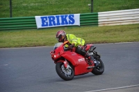 Mallory-park-Leicestershire;Mallory-park-photographs;Motorcycle-action-photographs;classic-bikes;event-digital-images;eventdigitalimages;mallory-park;no-limits-trackday;peter-wileman-photography;vintage-bikes;vintage-motorcycles;vmcc-festival-1000-bikes