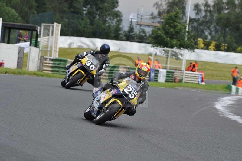 Mallory park Leicestershire;Mallory park photographs;Motorcycle action photographs;classic bikes;event digital images;eventdigitalimages;mallory park;no limits trackday;peter wileman photography;vintage bikes;vintage motorcycles;vmcc festival 1000 bikes