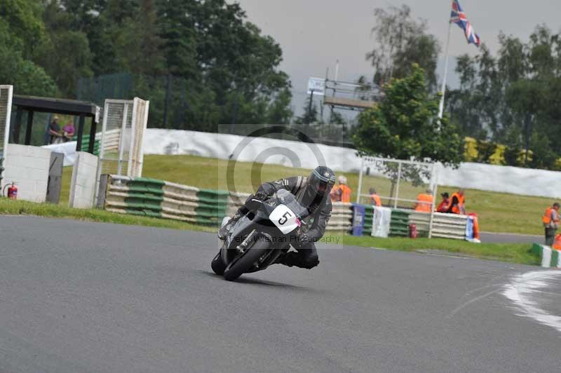 Mallory park Leicestershire;Mallory park photographs;Motorcycle action photographs;classic bikes;event digital images;eventdigitalimages;mallory park;no limits trackday;peter wileman photography;vintage bikes;vintage motorcycles;vmcc festival 1000 bikes