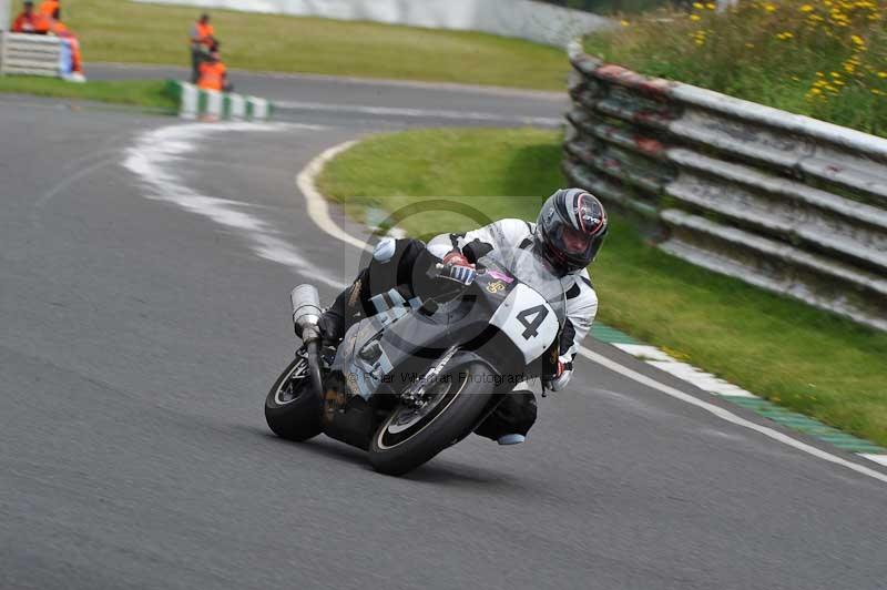 Mallory park Leicestershire;Mallory park photographs;Motorcycle action photographs;classic bikes;event digital images;eventdigitalimages;mallory park;no limits trackday;peter wileman photography;vintage bikes;vintage motorcycles;vmcc festival 1000 bikes
