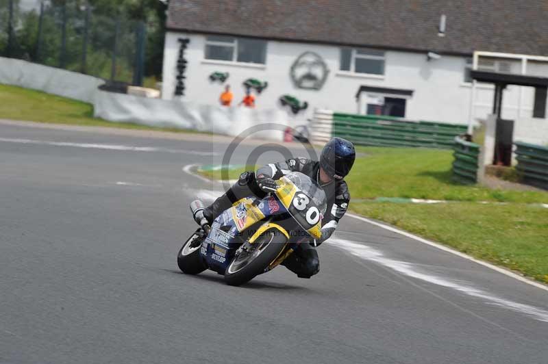 Mallory park Leicestershire;Mallory park photographs;Motorcycle action photographs;classic bikes;event digital images;eventdigitalimages;mallory park;no limits trackday;peter wileman photography;vintage bikes;vintage motorcycles;vmcc festival 1000 bikes
