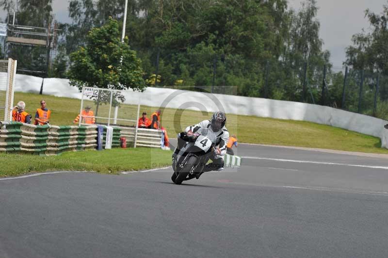 Mallory park Leicestershire;Mallory park photographs;Motorcycle action photographs;classic bikes;event digital images;eventdigitalimages;mallory park;no limits trackday;peter wileman photography;vintage bikes;vintage motorcycles;vmcc festival 1000 bikes