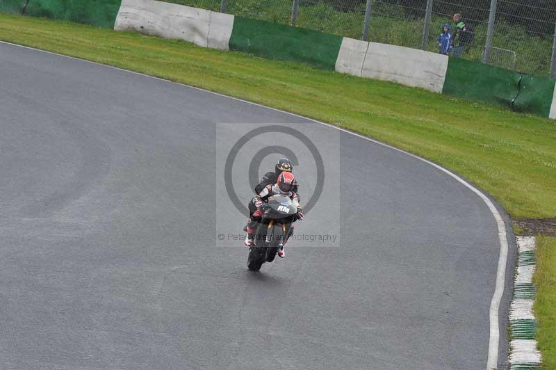 Mallory park Leicestershire;Mallory park photographs;Motorcycle action photographs;classic bikes;event digital images;eventdigitalimages;mallory park;no limits trackday;peter wileman photography;vintage bikes;vintage motorcycles;vmcc festival 1000 bikes