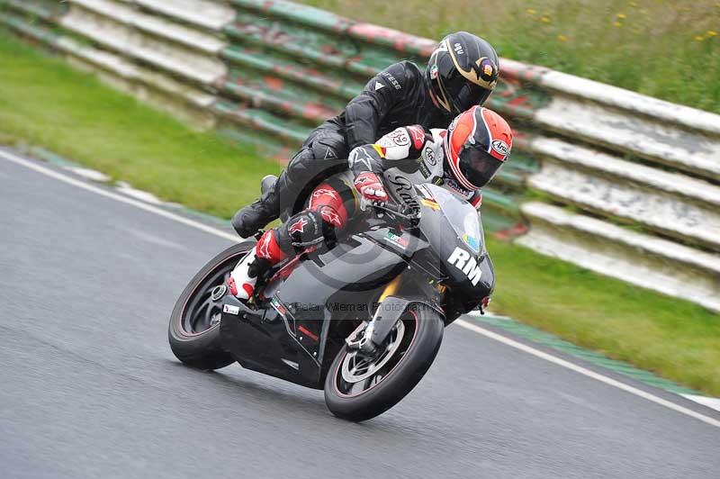 Mallory park Leicestershire;Mallory park photographs;Motorcycle action photographs;classic bikes;event digital images;eventdigitalimages;mallory park;no limits trackday;peter wileman photography;vintage bikes;vintage motorcycles;vmcc festival 1000 bikes