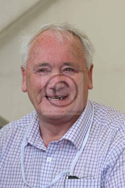 Mallory park Leicestershire;Mallory park photographs;Motorcycle action photographs;classic bikes;event digital images;eventdigitalimages;mallory park;no limits trackday;peter wileman photography;vintage bikes;vintage motorcycles;vmcc festival 1000 bikes