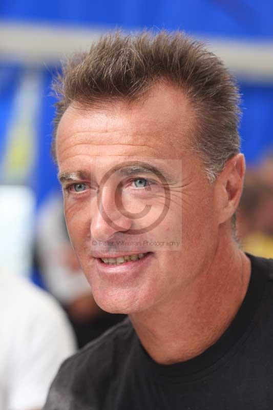 Mallory park Leicestershire;Mallory park photographs;Motorcycle action photographs;classic bikes;event digital images;eventdigitalimages;mallory park;no limits trackday;peter wileman photography;vintage bikes;vintage motorcycles;vmcc festival 1000 bikes