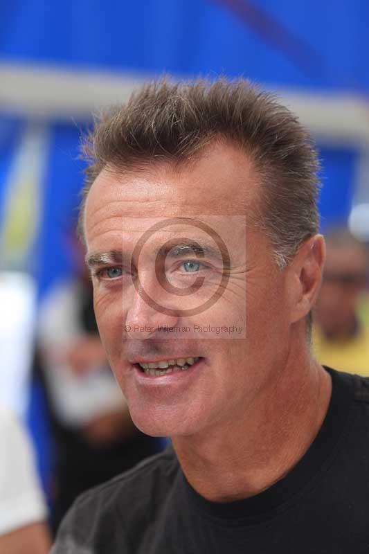 Mallory park Leicestershire;Mallory park photographs;Motorcycle action photographs;classic bikes;event digital images;eventdigitalimages;mallory park;no limits trackday;peter wileman photography;vintage bikes;vintage motorcycles;vmcc festival 1000 bikes