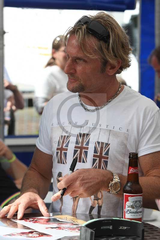 Mallory park Leicestershire;Mallory park photographs;Motorcycle action photographs;classic bikes;event digital images;eventdigitalimages;mallory park;no limits trackday;peter wileman photography;vintage bikes;vintage motorcycles;vmcc festival 1000 bikes