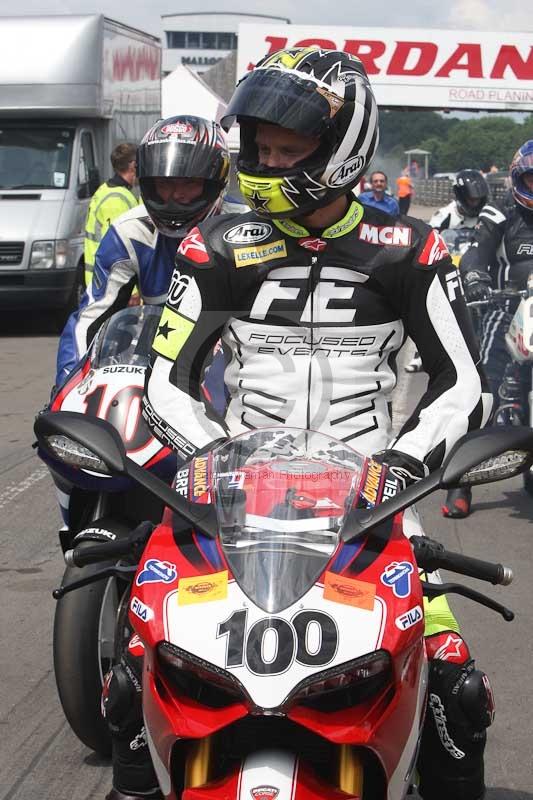 Mallory park Leicestershire;Mallory park photographs;Motorcycle action photographs;classic bikes;event digital images;eventdigitalimages;mallory park;no limits trackday;peter wileman photography;vintage bikes;vintage motorcycles;vmcc festival 1000 bikes