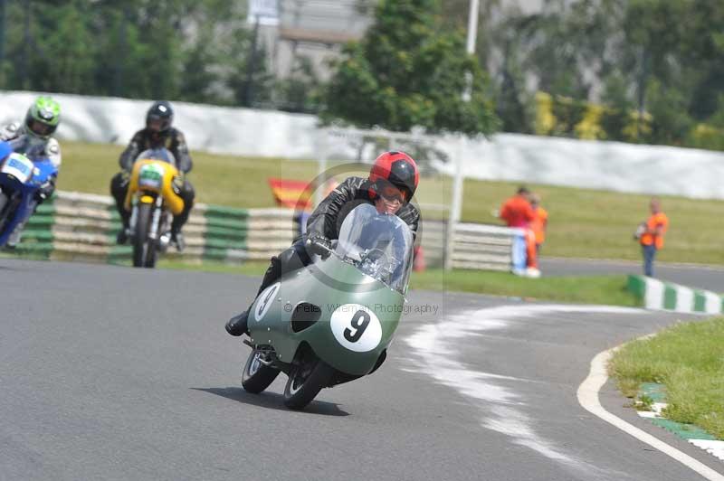 Mallory park Leicestershire;Mallory park photographs;Motorcycle action photographs;classic bikes;event digital images;eventdigitalimages;mallory park;no limits trackday;peter wileman photography;vintage bikes;vintage motorcycles;vmcc festival 1000 bikes