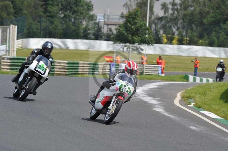 Mallory park Leicestershire;Mallory park photographs;Motorcycle action photographs;classic bikes;event digital images;eventdigitalimages;mallory park;no limits trackday;peter wileman photography;vintage bikes;vintage motorcycles;vmcc festival 1000 bikes