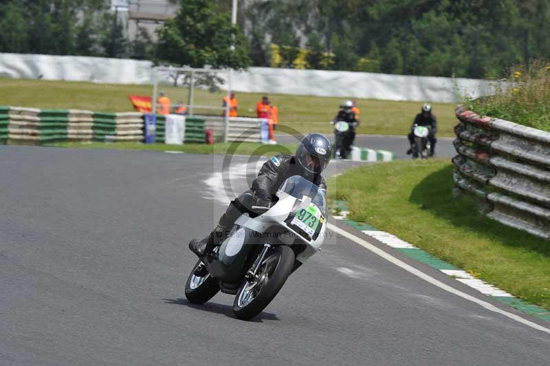 Mallory park Leicestershire;Mallory park photographs;Motorcycle action photographs;classic bikes;event digital images;eventdigitalimages;mallory park;no limits trackday;peter wileman photography;vintage bikes;vintage motorcycles;vmcc festival 1000 bikes