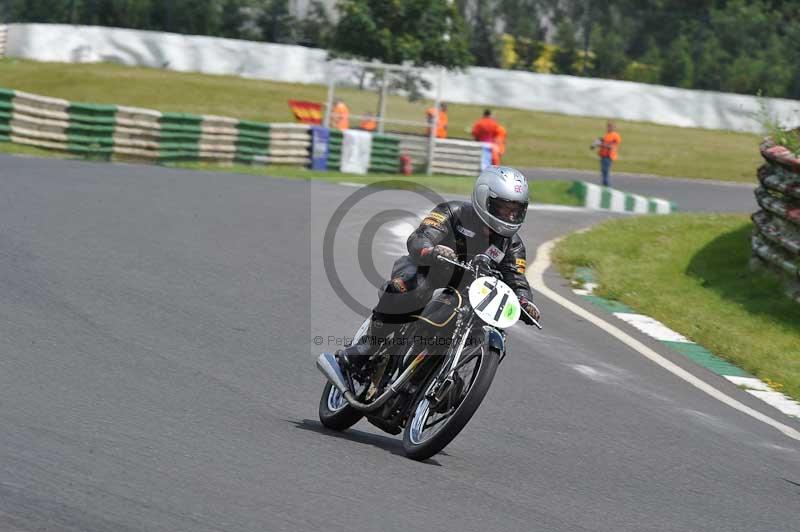 Mallory park Leicestershire;Mallory park photographs;Motorcycle action photographs;classic bikes;event digital images;eventdigitalimages;mallory park;no limits trackday;peter wileman photography;vintage bikes;vintage motorcycles;vmcc festival 1000 bikes