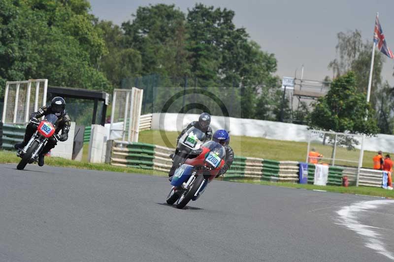 Mallory park Leicestershire;Mallory park photographs;Motorcycle action photographs;classic bikes;event digital images;eventdigitalimages;mallory park;no limits trackday;peter wileman photography;vintage bikes;vintage motorcycles;vmcc festival 1000 bikes