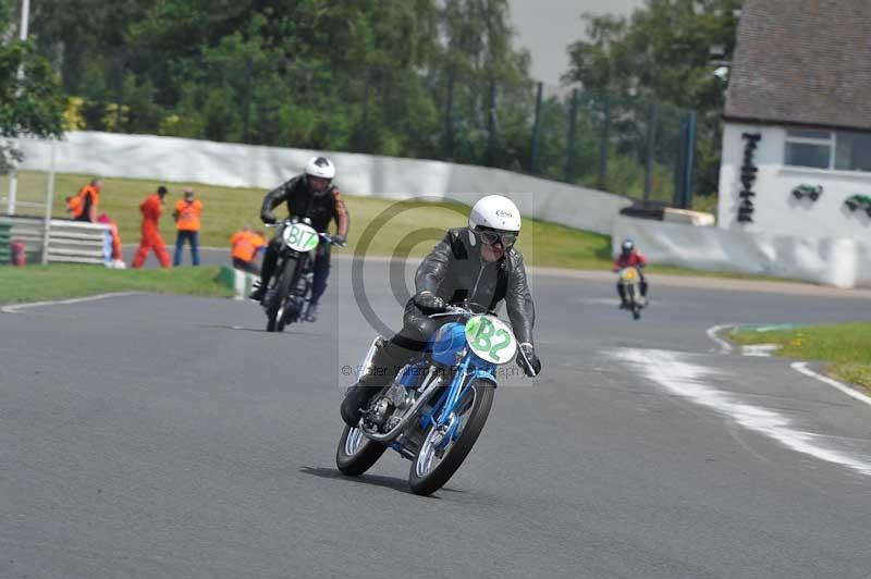 Mallory park Leicestershire;Mallory park photographs;Motorcycle action photographs;classic bikes;event digital images;eventdigitalimages;mallory park;no limits trackday;peter wileman photography;vintage bikes;vintage motorcycles;vmcc festival 1000 bikes