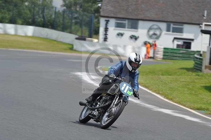 Mallory park Leicestershire;Mallory park photographs;Motorcycle action photographs;classic bikes;event digital images;eventdigitalimages;mallory park;no limits trackday;peter wileman photography;vintage bikes;vintage motorcycles;vmcc festival 1000 bikes